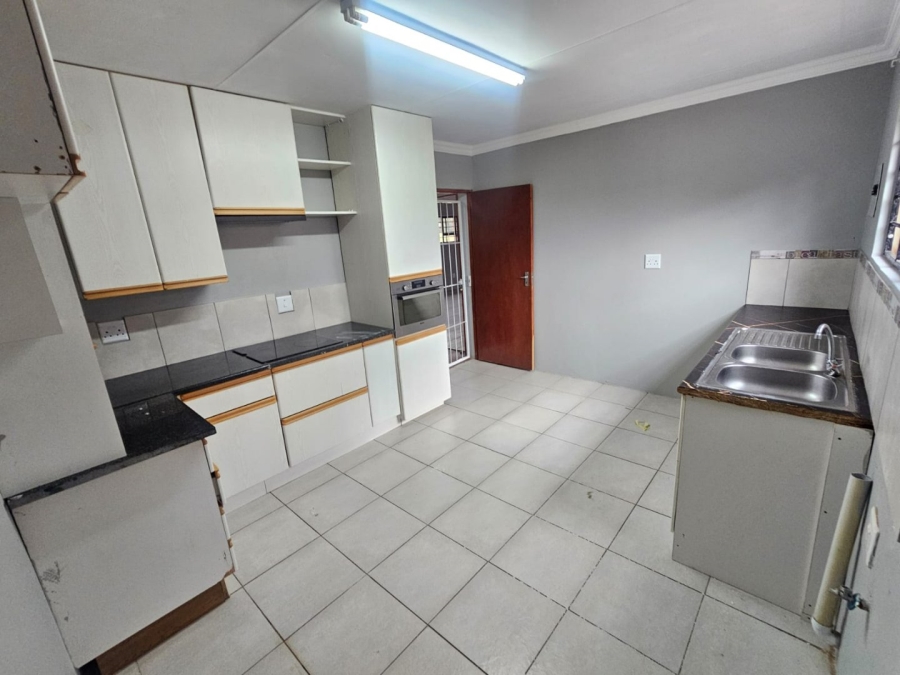 To Let 4 Bedroom Property for Rent in Laezonia Gauteng