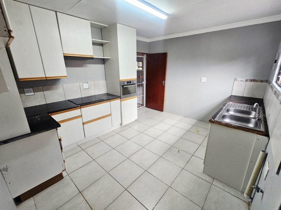 To Let 4 Bedroom Property for Rent in Laezonia Gauteng