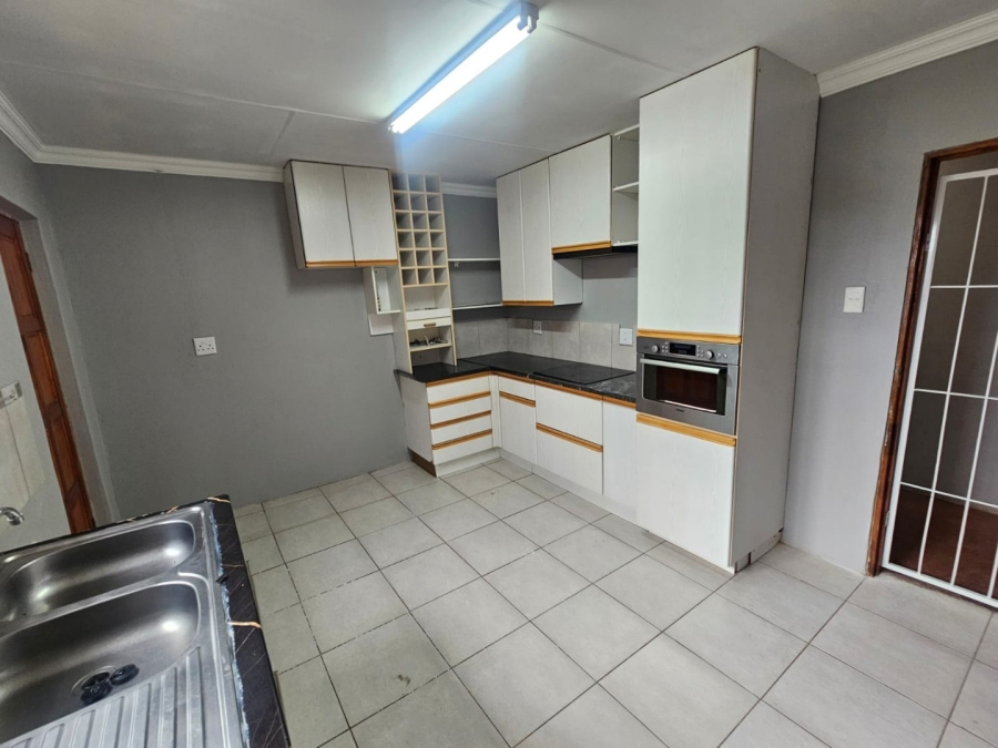 To Let 4 Bedroom Property for Rent in Laezonia Gauteng