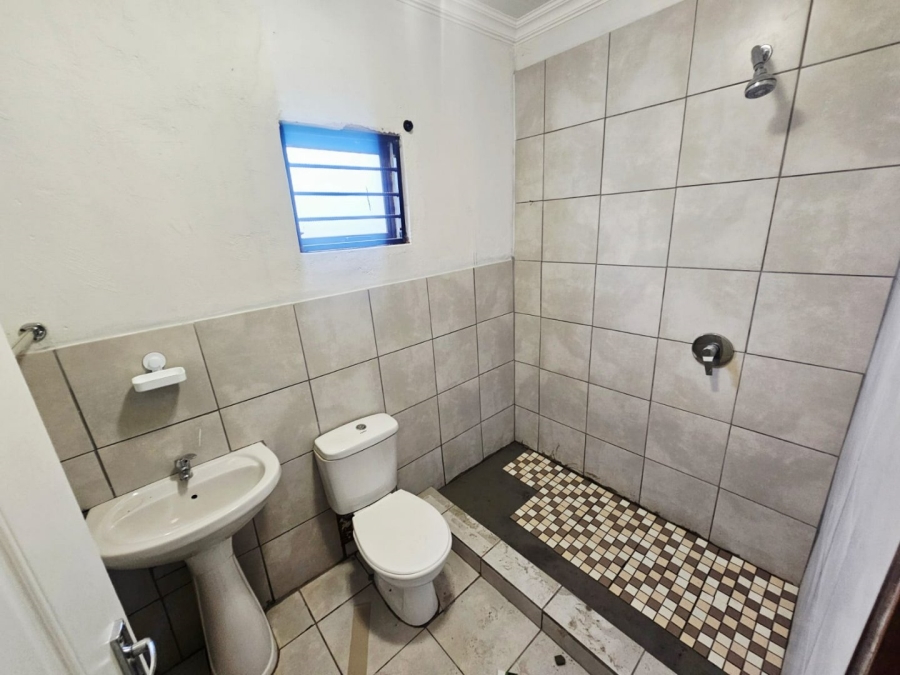 To Let 4 Bedroom Property for Rent in Laezonia Gauteng
