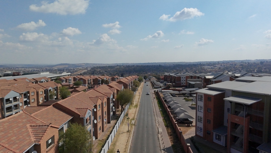 To Let commercial Property for Rent in Vorna Valley Gauteng