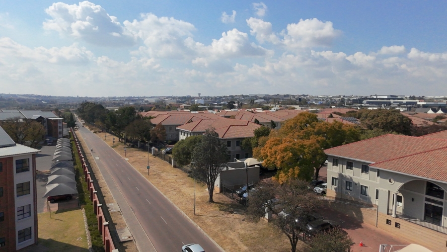 To Let commercial Property for Rent in Vorna Valley Gauteng