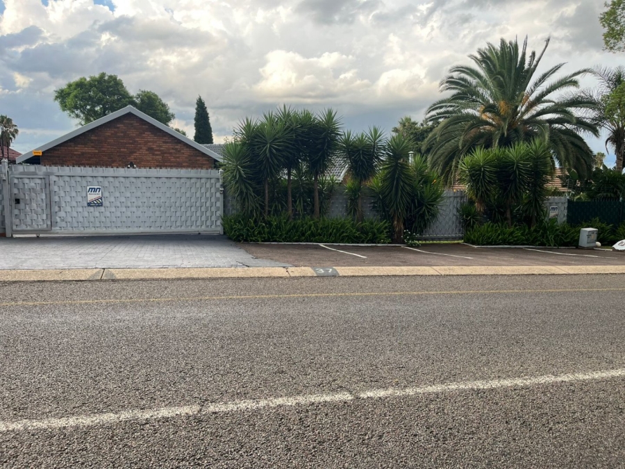 3 Bedroom Property for Sale in Rooihuiskraal Gauteng