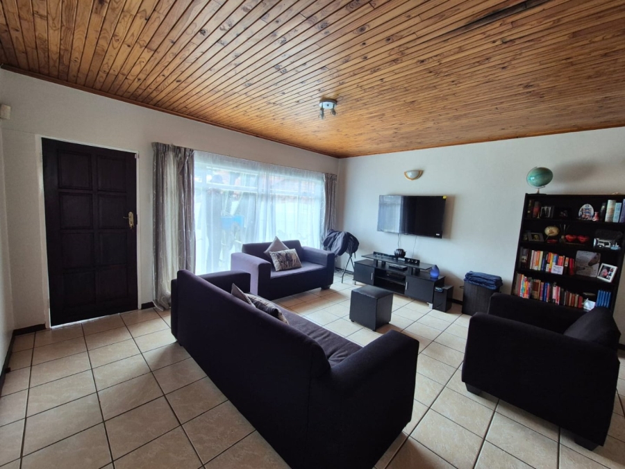 3 Bedroom Property for Sale in Rooihuiskraal Gauteng