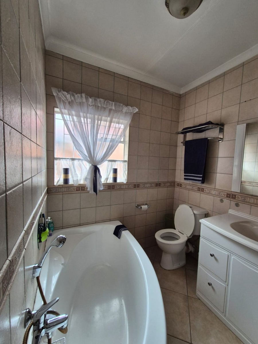 3 Bedroom Property for Sale in Rooihuiskraal Gauteng