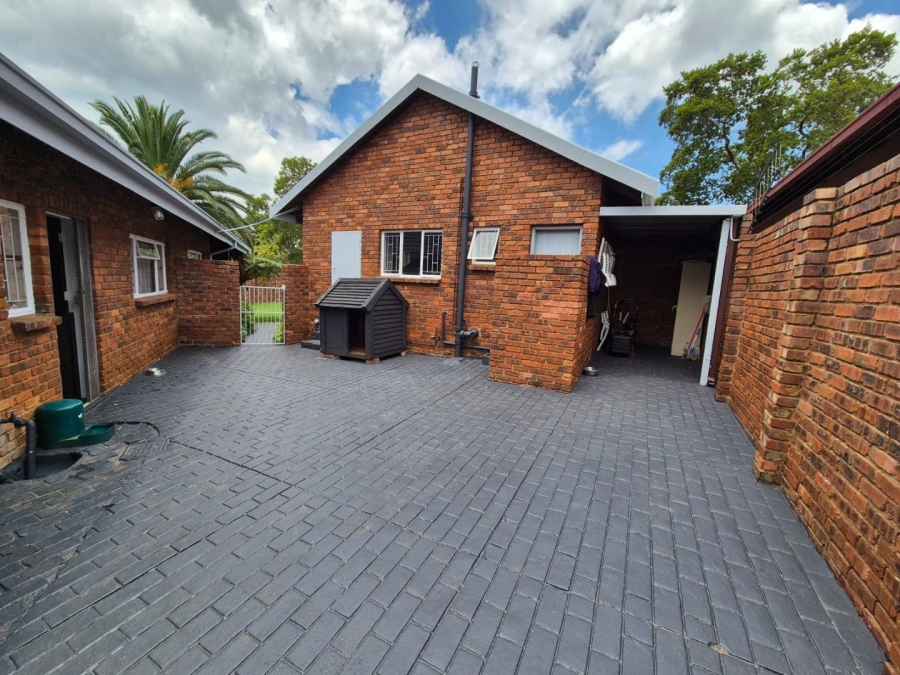 3 Bedroom Property for Sale in Rooihuiskraal Gauteng