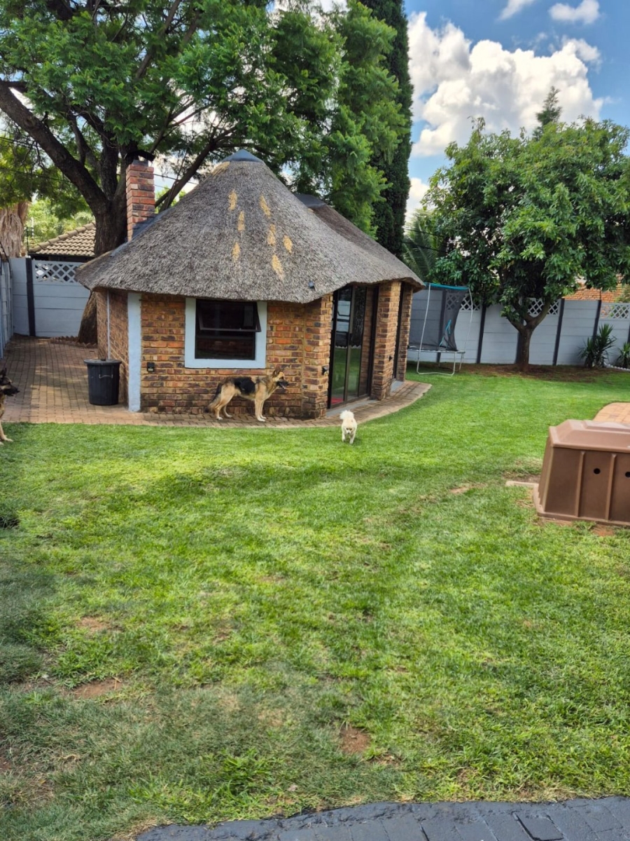 3 Bedroom Property for Sale in Rooihuiskraal Gauteng