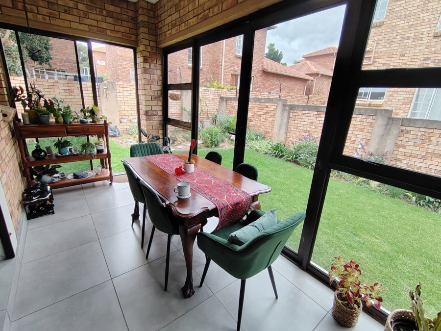 2 Bedroom Property for Sale in Rooihuiskraal North Gauteng