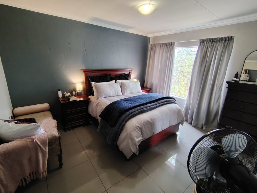 2 Bedroom Property for Sale in Rooihuiskraal North Gauteng