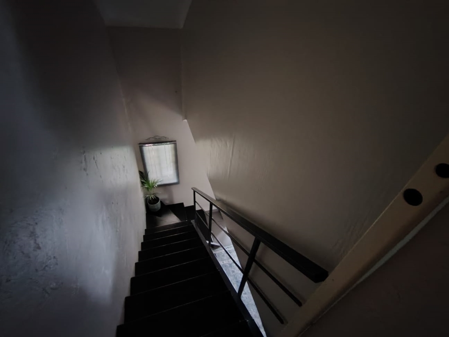 2 Bedroom Property for Sale in Rooihuiskraal North Gauteng