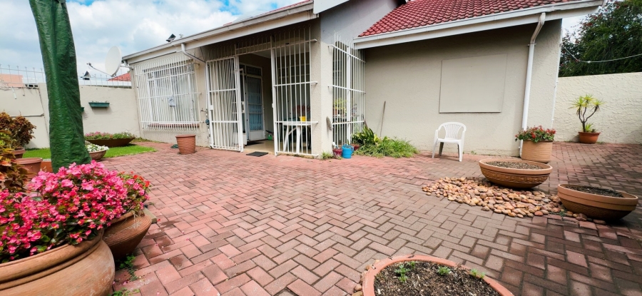 3 Bedroom Property for Sale in Three Rivers Proper Gauteng