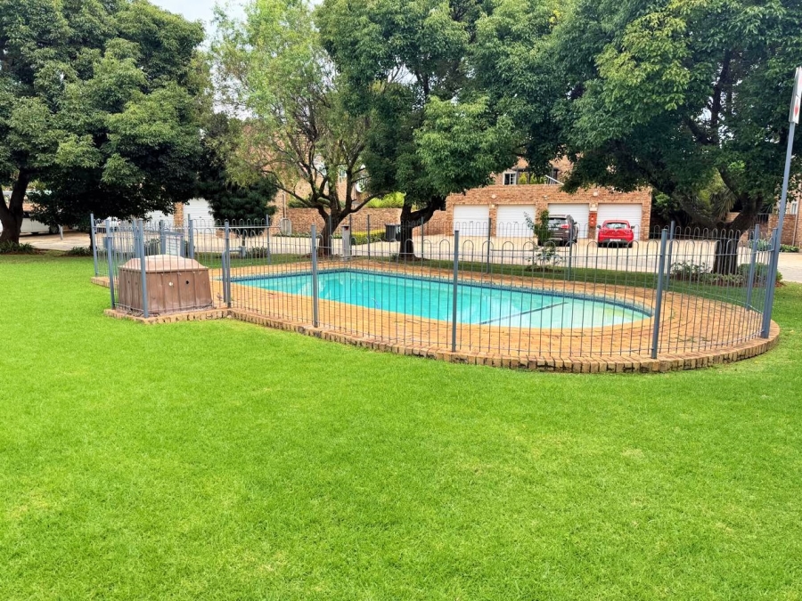 2 Bedroom Property for Sale in Rietvalleirand Gauteng