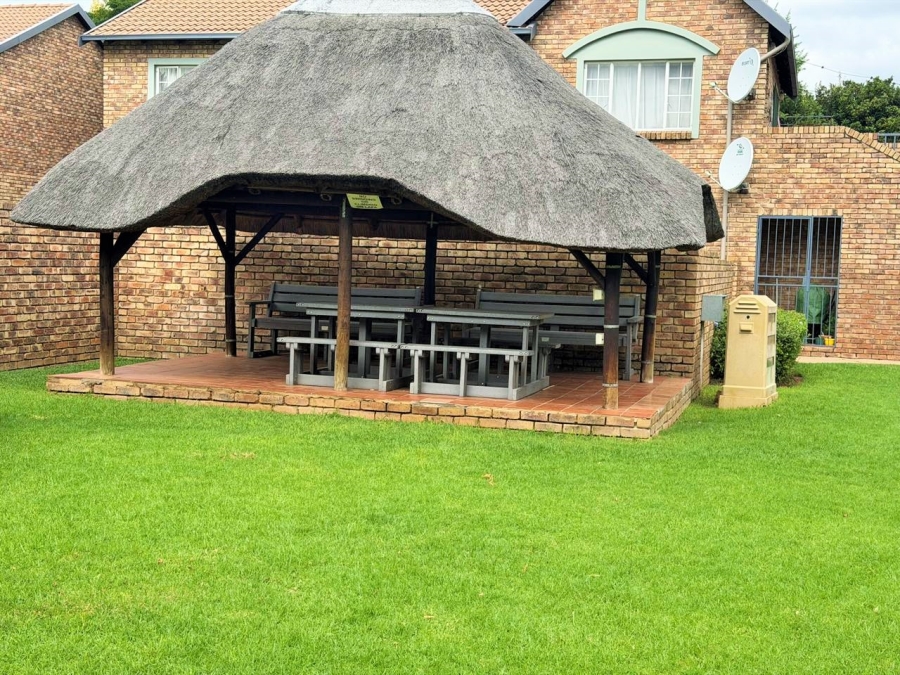 2 Bedroom Property for Sale in Rietvalleirand Gauteng