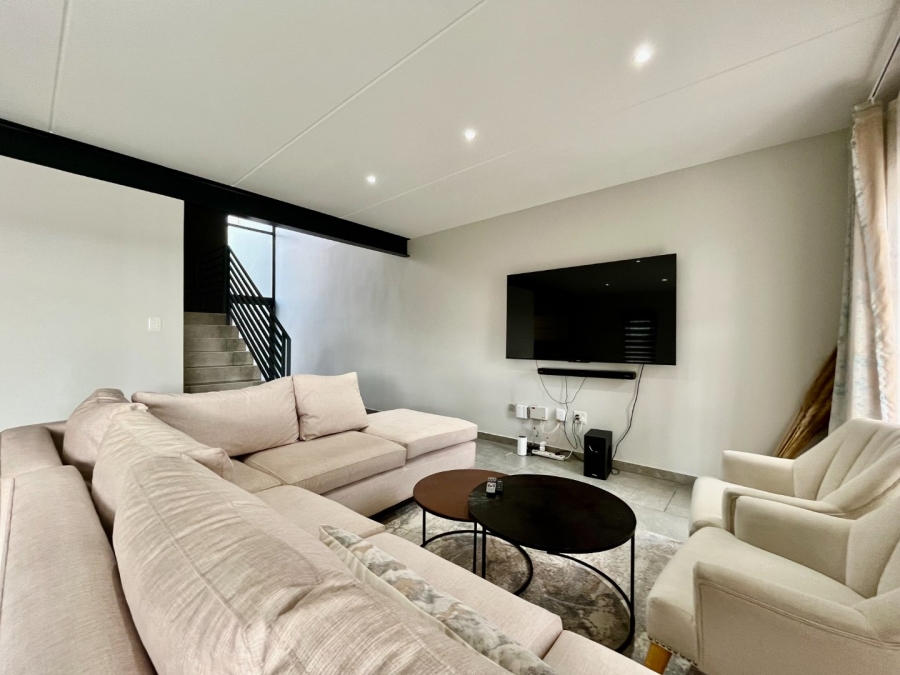 3 Bedroom Property for Sale in Crowthorne AH Gauteng