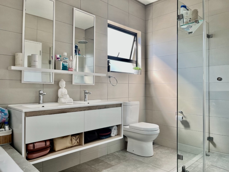 3 Bedroom Property for Sale in Crowthorne AH Gauteng