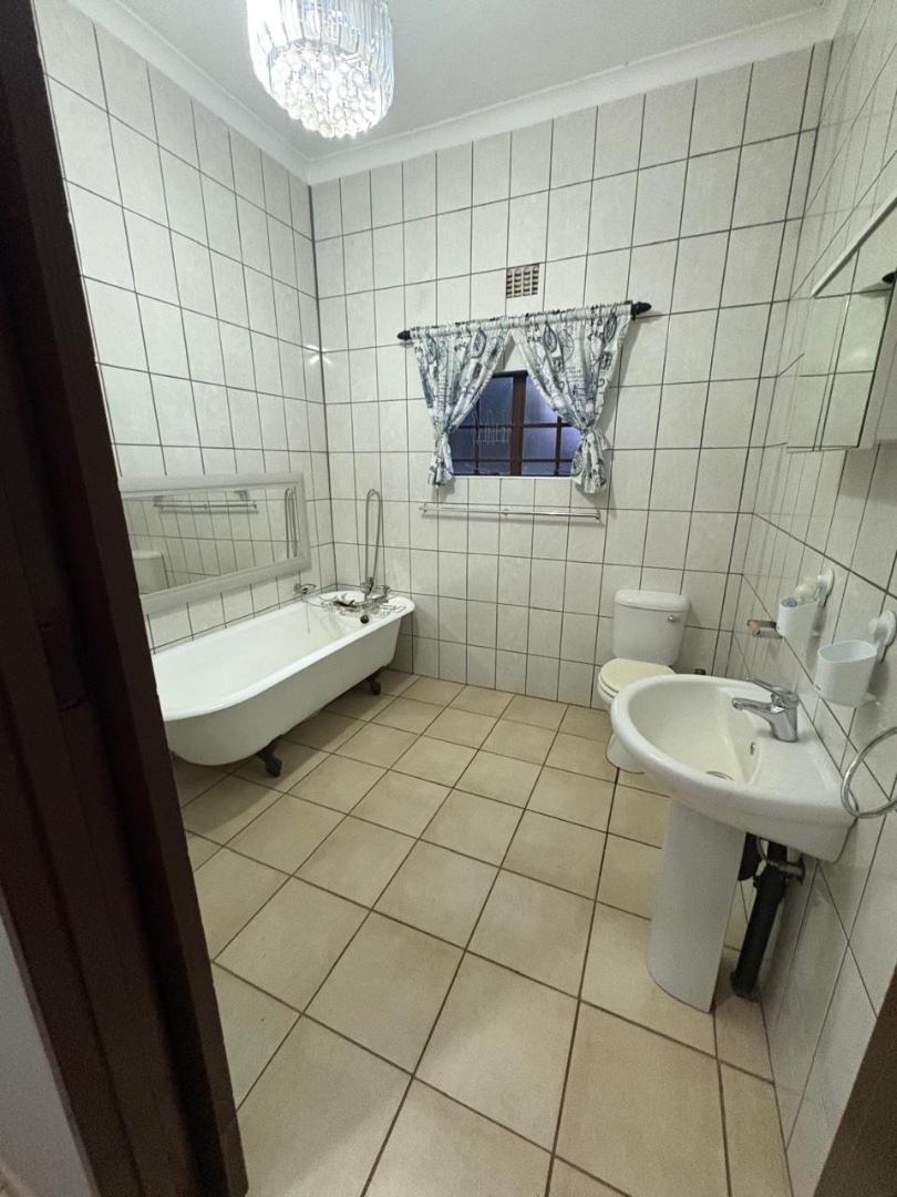 To Let 4 Bedroom Property for Rent in Shangrila Gauteng