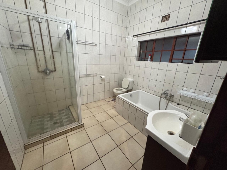 To Let 4 Bedroom Property for Rent in Shangrila Gauteng