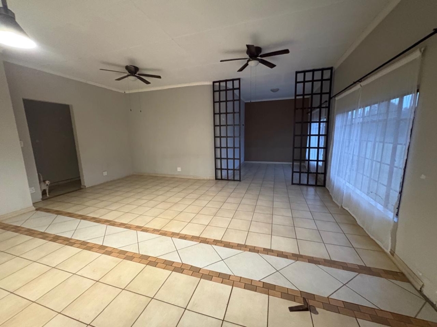 To Let 4 Bedroom Property for Rent in Shangrila Gauteng