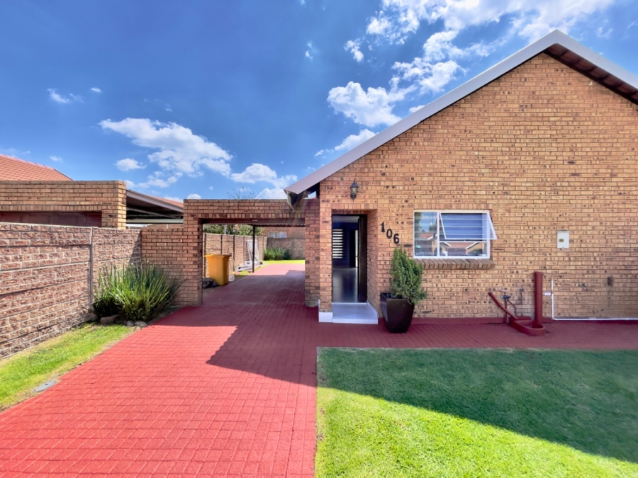 To Let  Bedroom Property for Rent in Bonaero Park Gauteng