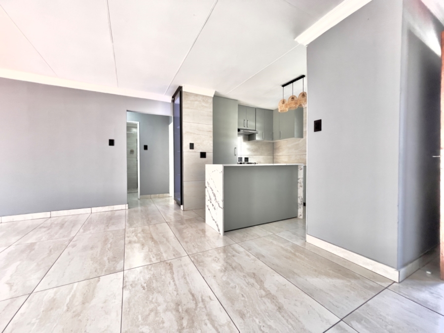 To Let  Bedroom Property for Rent in Bonaero Park Gauteng