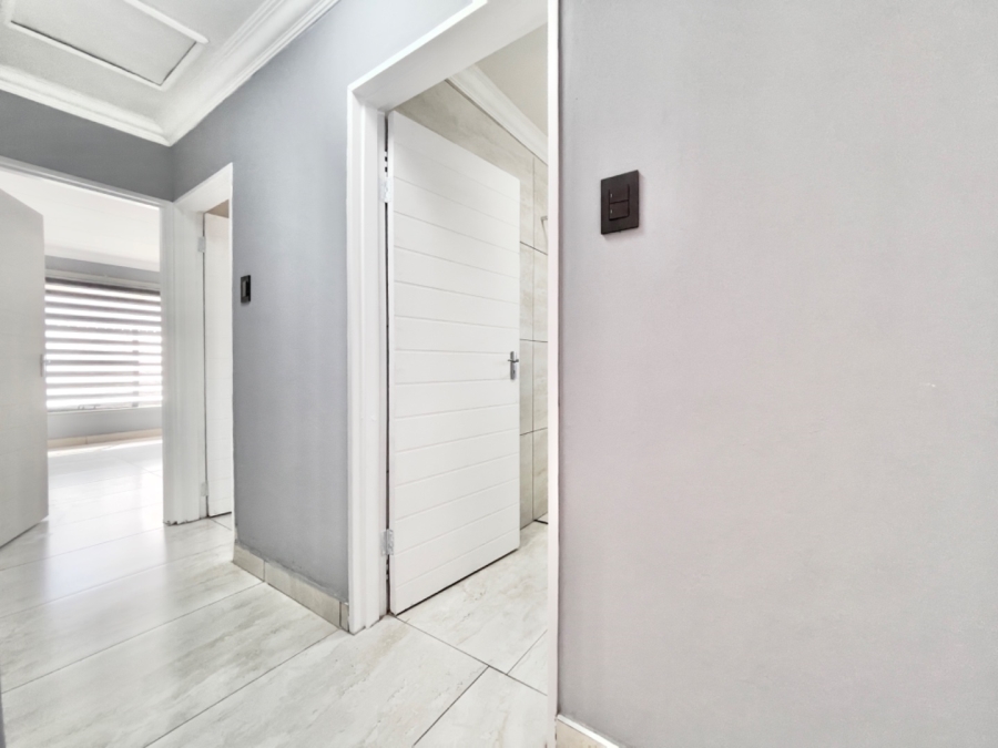 To Let  Bedroom Property for Rent in Bonaero Park Gauteng