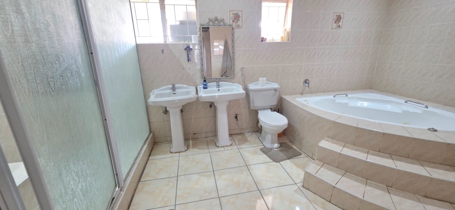 4 Bedroom Property for Sale in Erasmia Gauteng