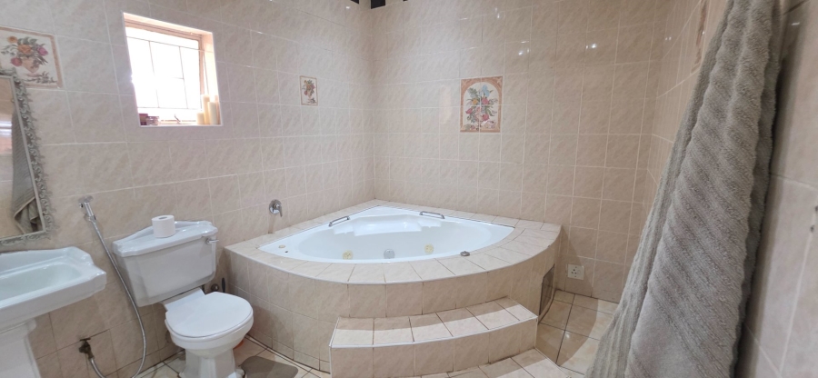 4 Bedroom Property for Sale in Erasmia Gauteng