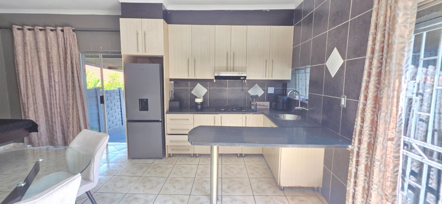 4 Bedroom Property for Sale in Erasmia Gauteng