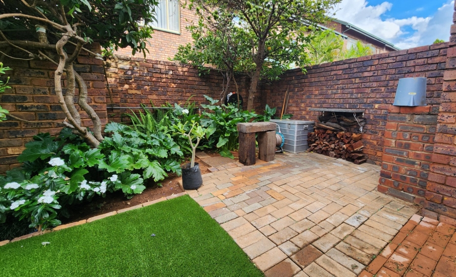 2 Bedroom Property for Sale in Zwartkop Gauteng