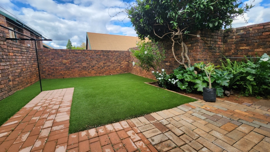 2 Bedroom Property for Sale in Zwartkop Gauteng