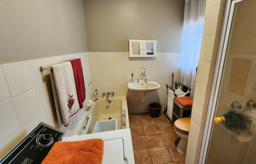 2 Bedroom Property for Sale in Zwartkop Gauteng