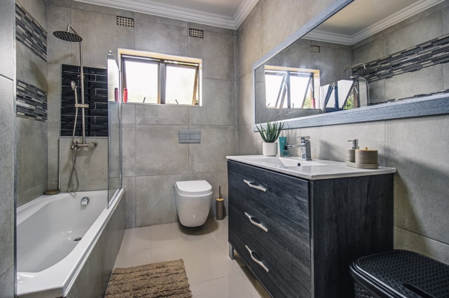 3 Bedroom Property for Sale in Buurendal Gauteng