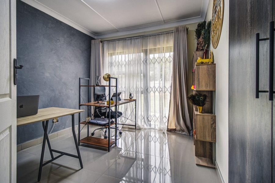 3 Bedroom Property for Sale in Buurendal Gauteng