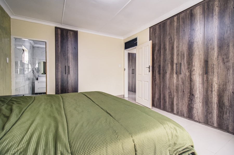 3 Bedroom Property for Sale in Buurendal Gauteng