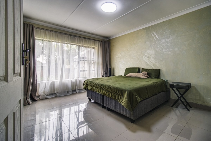 3 Bedroom Property for Sale in Buurendal Gauteng