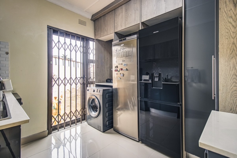 3 Bedroom Property for Sale in Buurendal Gauteng