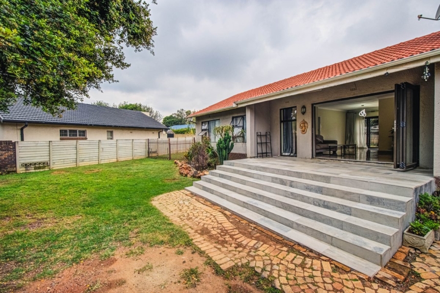 3 Bedroom Property for Sale in Buurendal Gauteng
