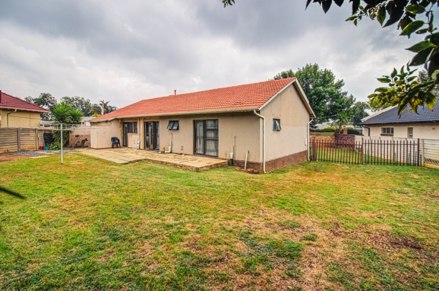 3 Bedroom Property for Sale in Buurendal Gauteng