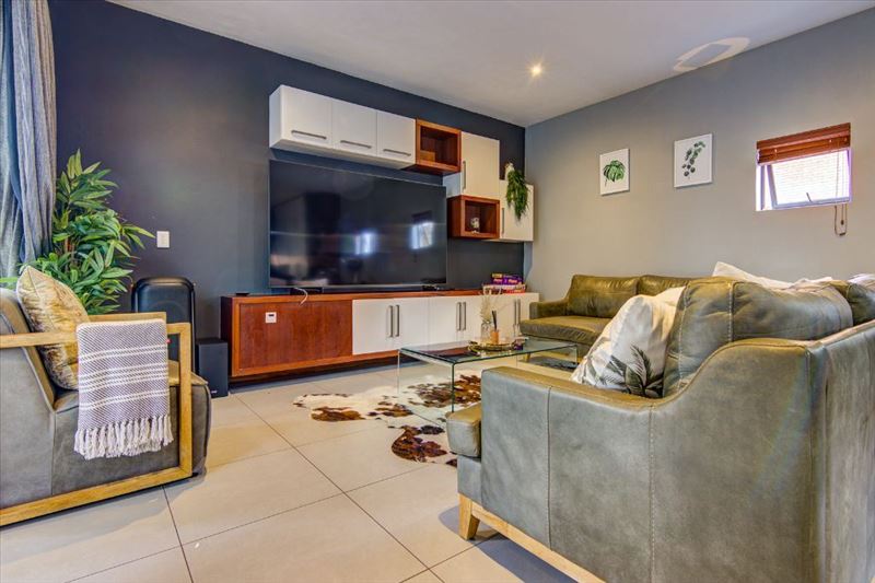 4 Bedroom Property for Sale in Glen Eagle Estate Gauteng