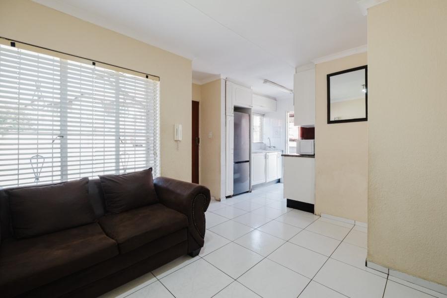 2 Bedroom Property for Sale in Mondeor Gauteng