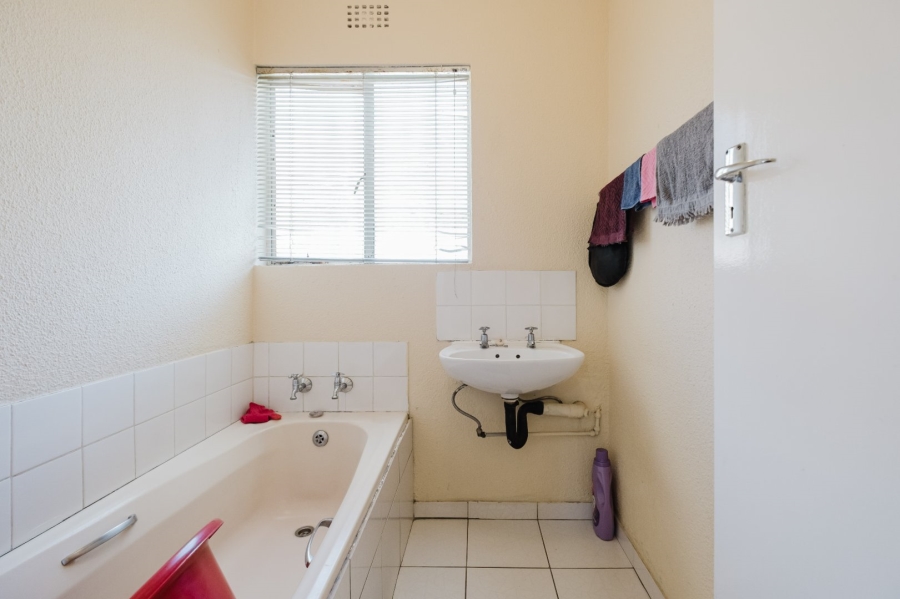 2 Bedroom Property for Sale in Mondeor Gauteng