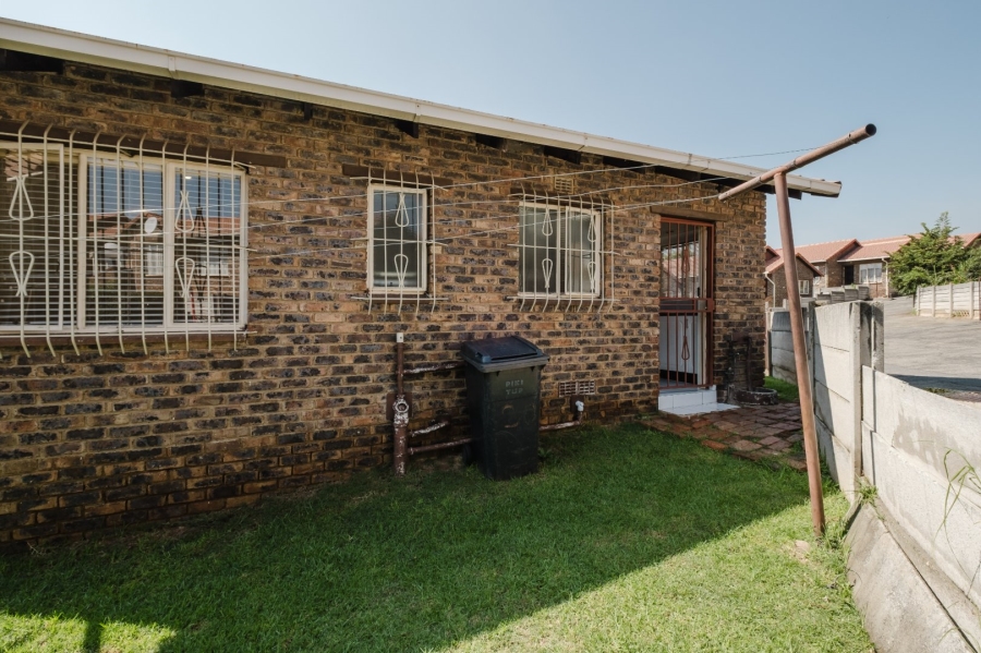 2 Bedroom Property for Sale in Mondeor Gauteng