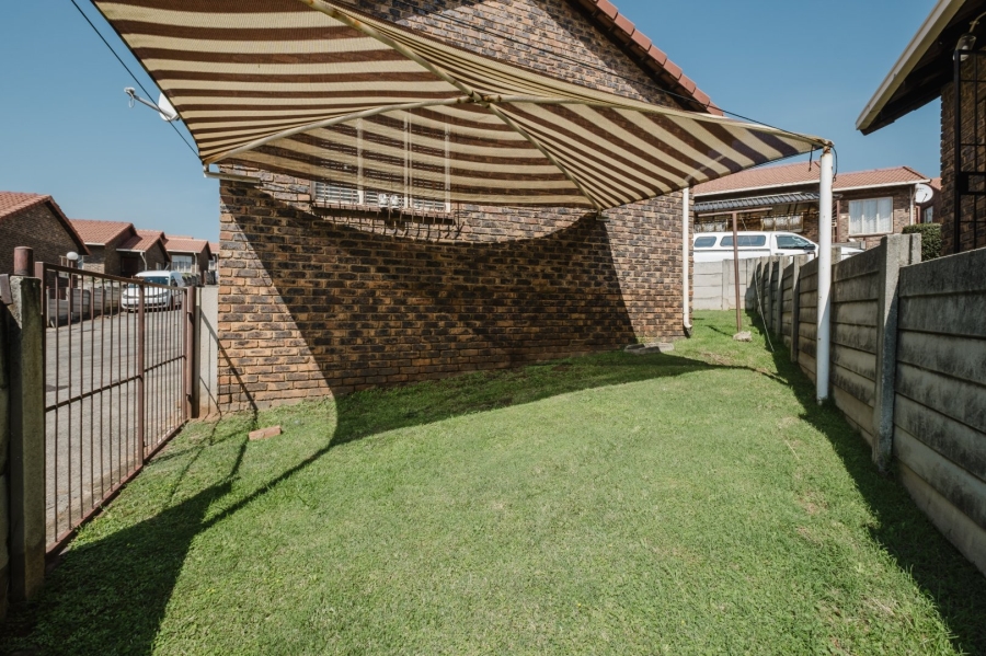 2 Bedroom Property for Sale in Mondeor Gauteng