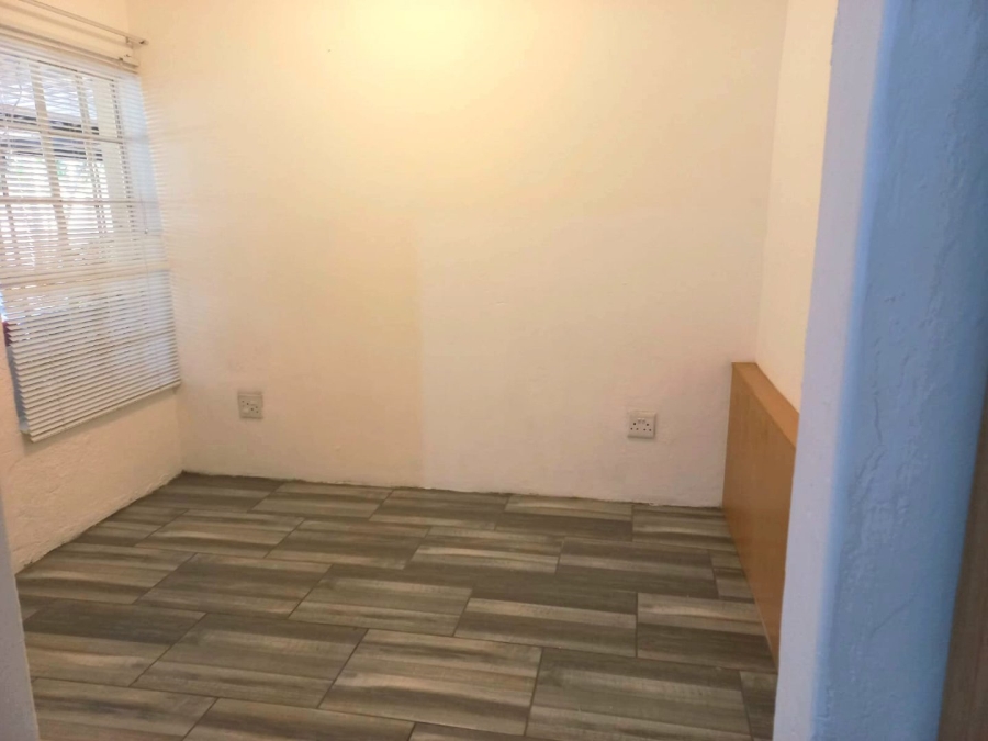 To Let 1 Bedroom Property for Rent in Florauna Gauteng