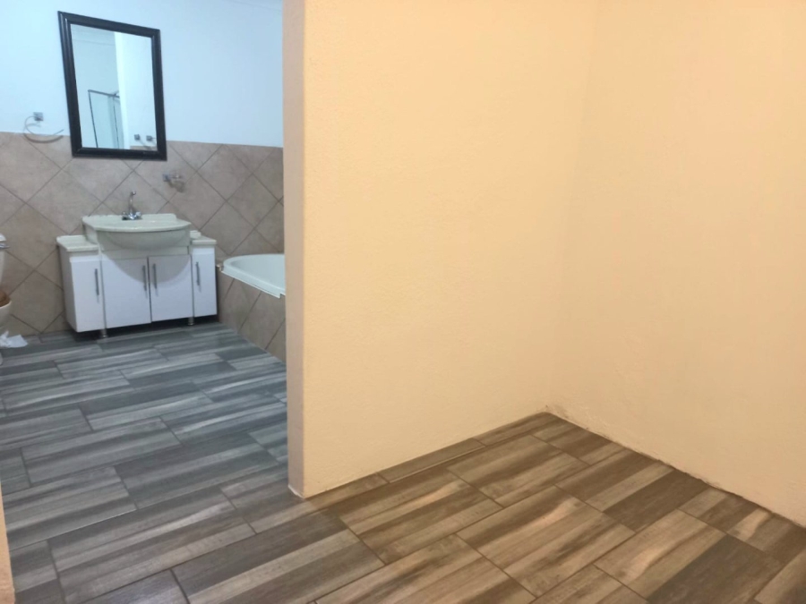 To Let 1 Bedroom Property for Rent in Florauna Gauteng