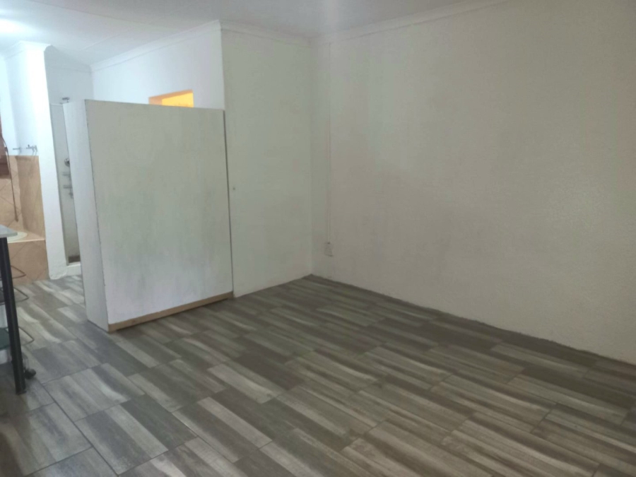 To Let 1 Bedroom Property for Rent in Florauna Gauteng
