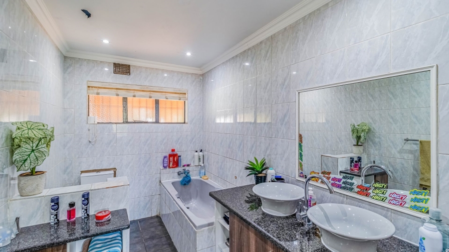 4 Bedroom Property for Sale in Lambton Gauteng