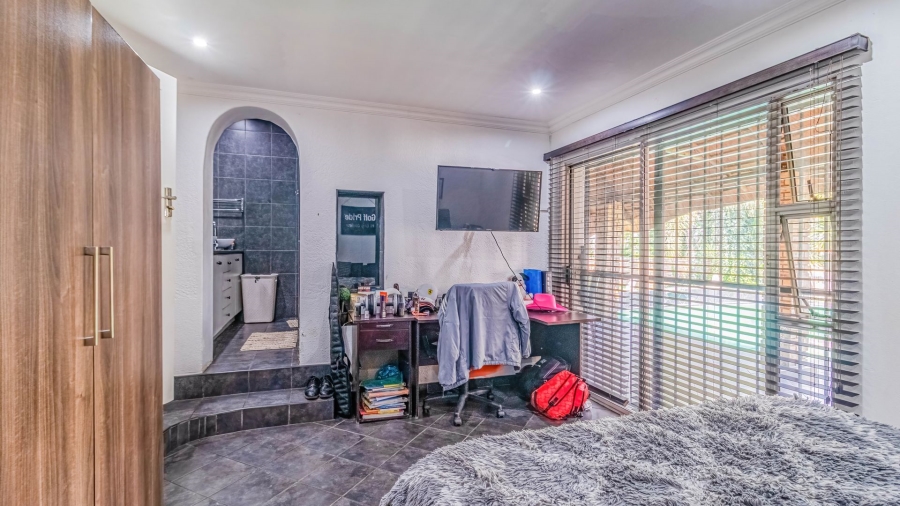 4 Bedroom Property for Sale in Lambton Gauteng