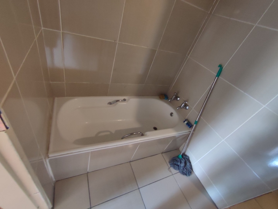 3 Bedroom Property for Sale in Birchleigh North Gauteng