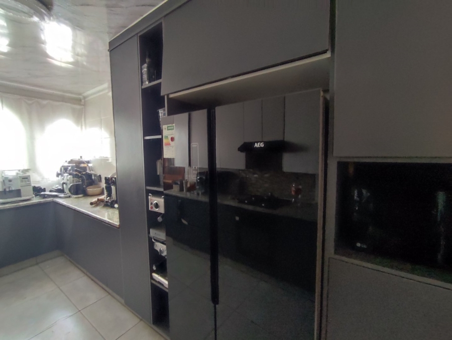 3 Bedroom Property for Sale in Birchleigh North Gauteng